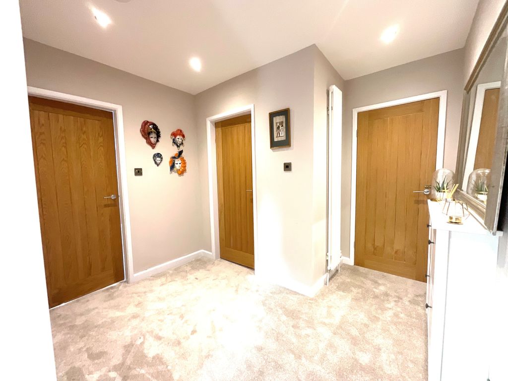 Property photo 2 of 28