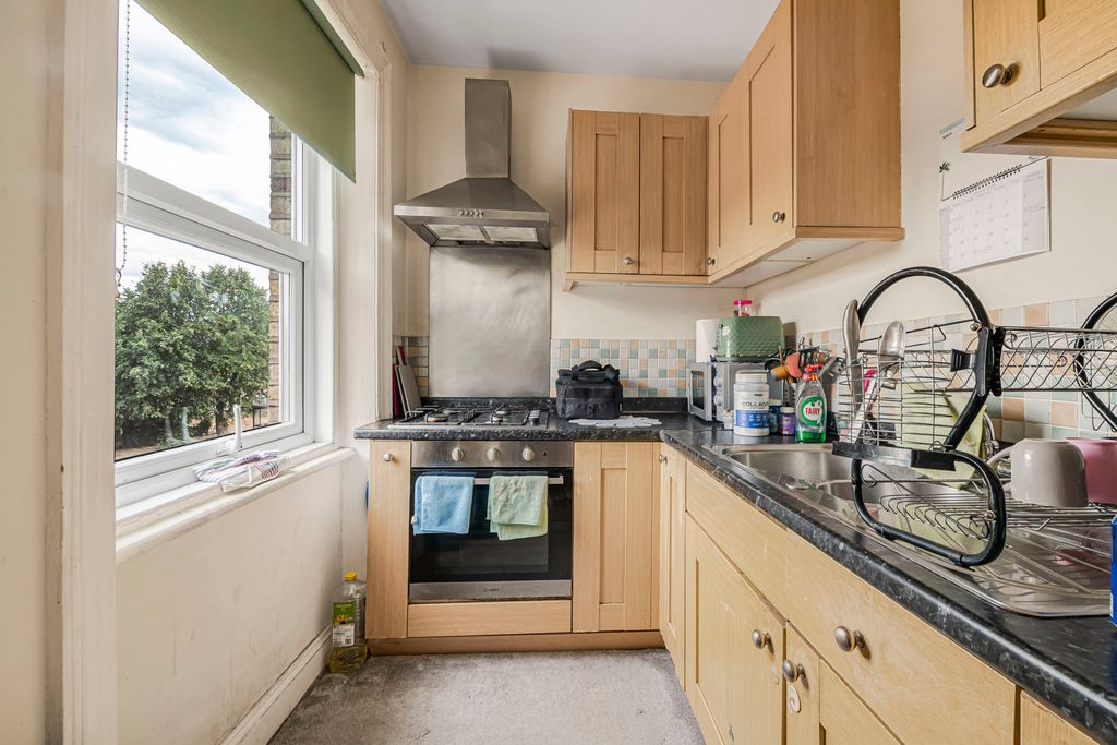 Property photo 3 of 11 Kitchen