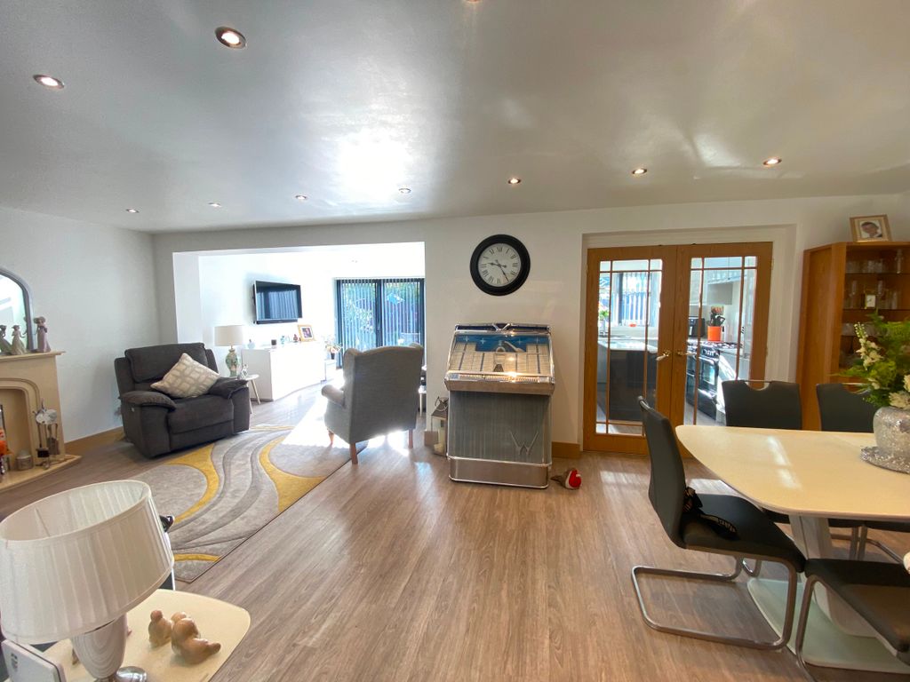 Property photo 3 of 33