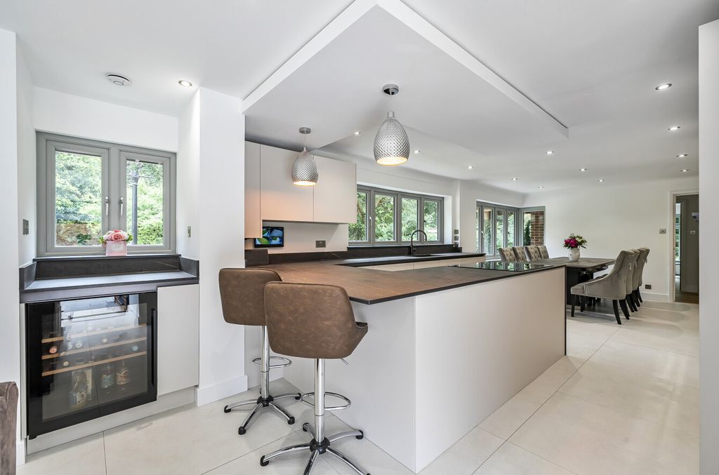Property photo 2 of 21 1482874-16-6A4293...