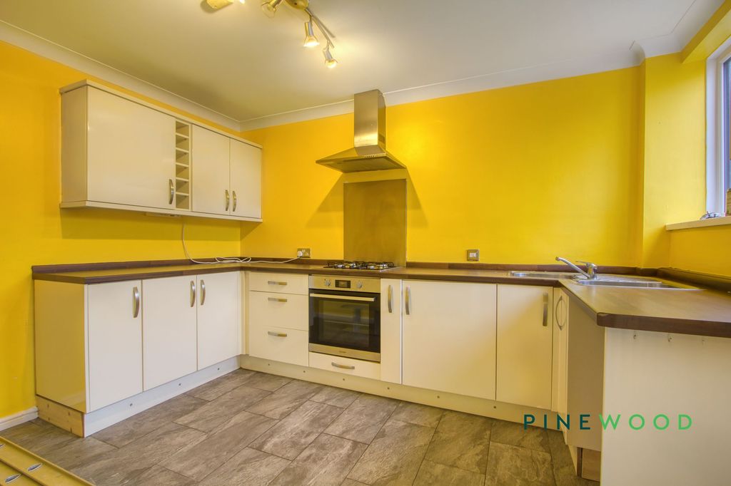 Property photo 3 of 20 Kitchen / Diner