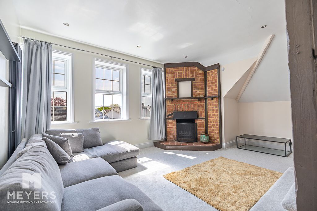 Property photo 2 of 13