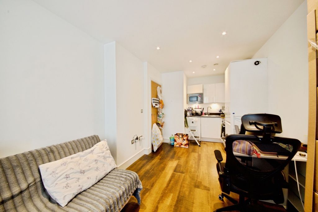 Property photo 3 of 6 Pbox-Img.Jpg