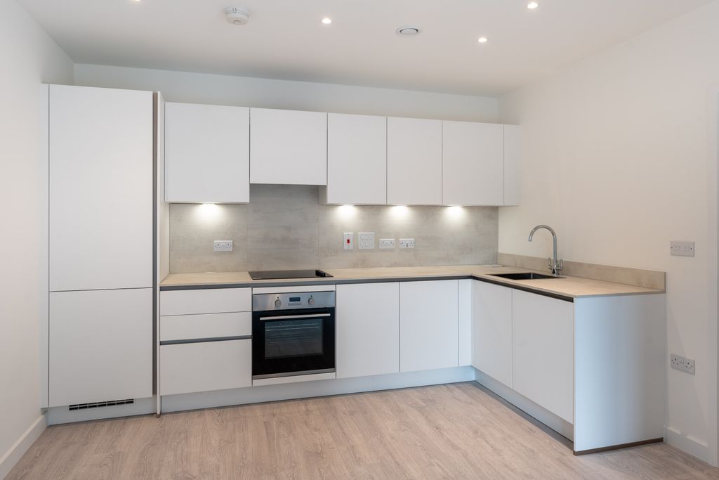 Property photo 2 of 11 Kitchen