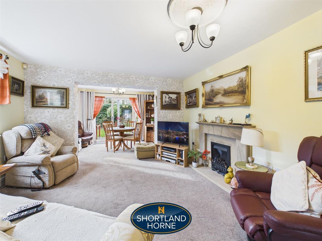 Property photo 3 of 23 Lounge