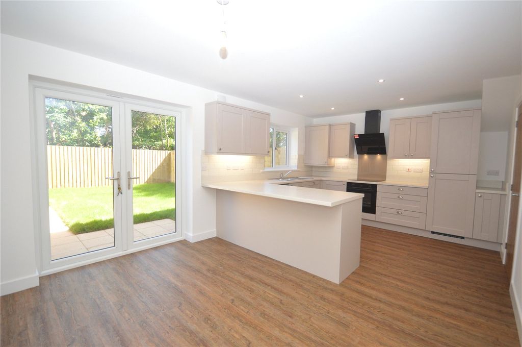 Property photo 3 of 11 Picture No. 14