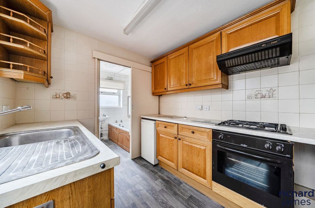 Property photo 3 of 11 189344Ab2d72463Fa93Ad7557c7Ea6cc