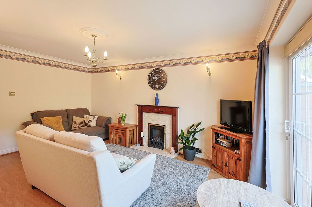 Property photo 2 of 20