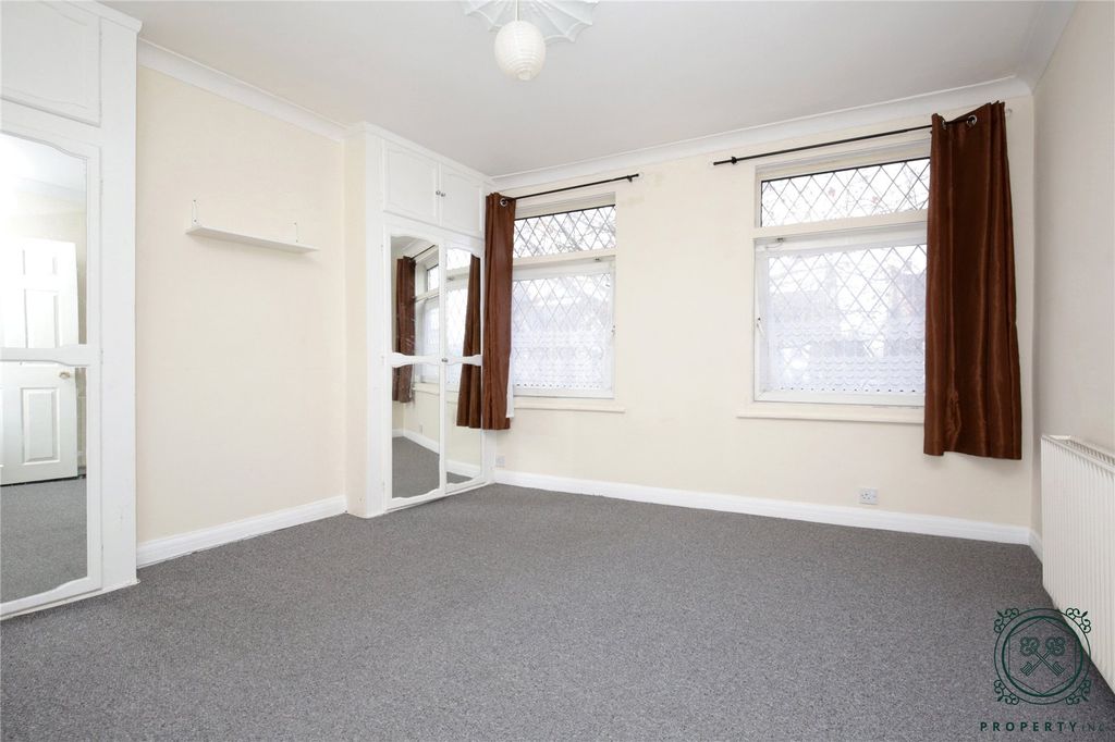 Property photo 2 of 8 Bedroom 1