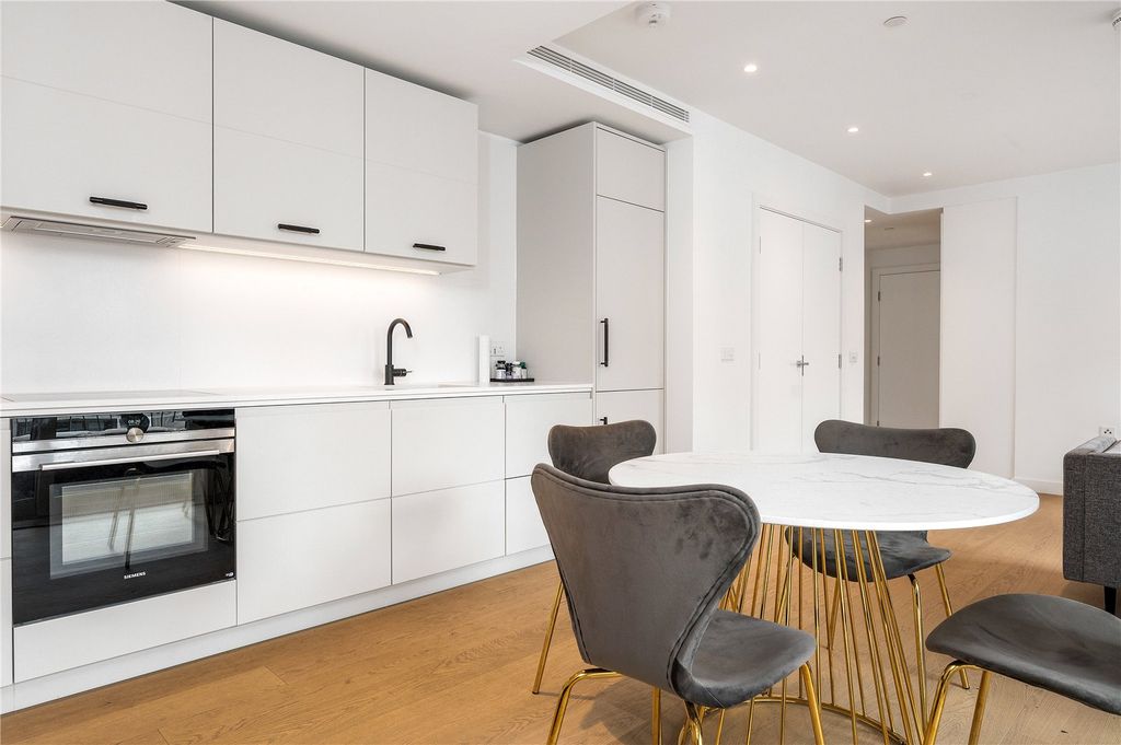Property photo 2 of 19 Kitchen Diner