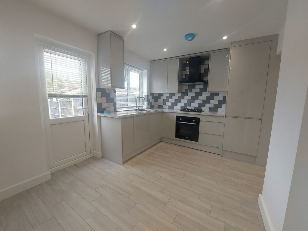Property photo 1 of 12 Four Bedroom Terraced House