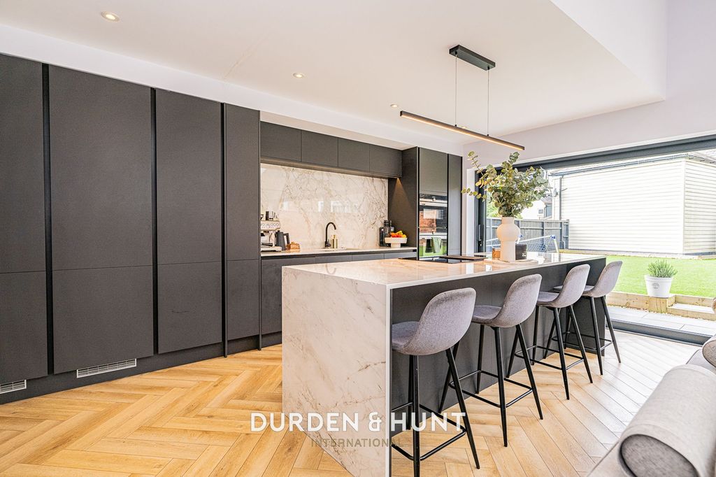 Property photo 3 of 41