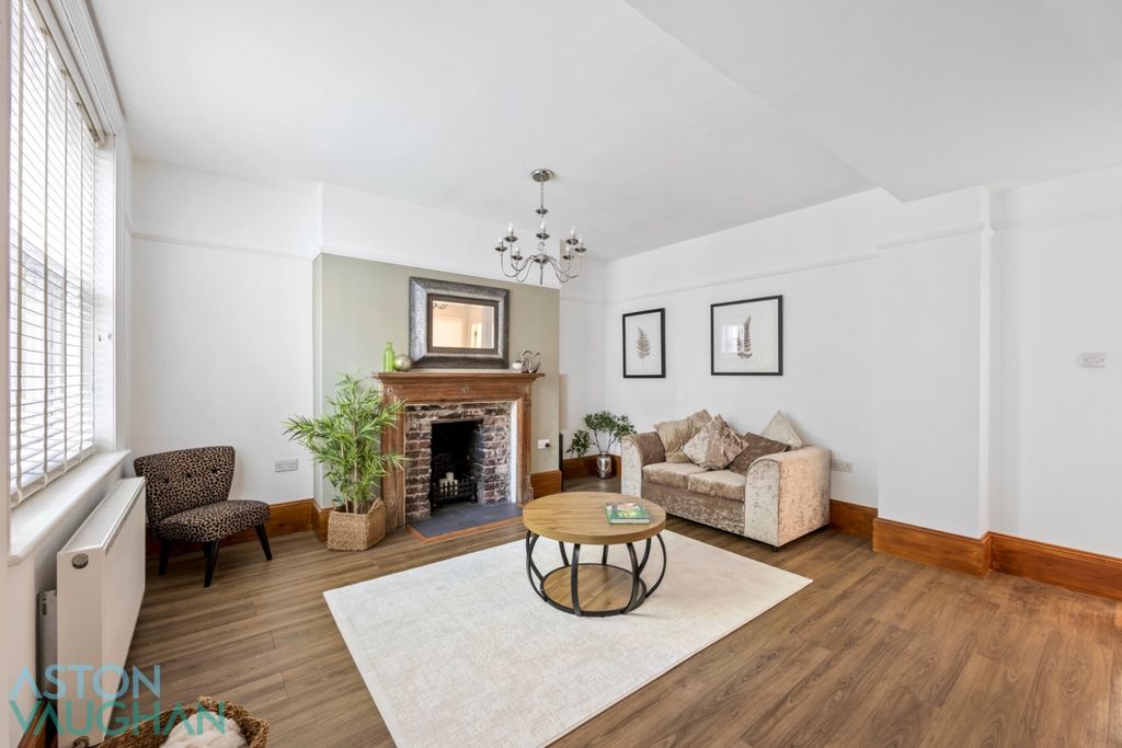 Property photo 2 of 20 5216683