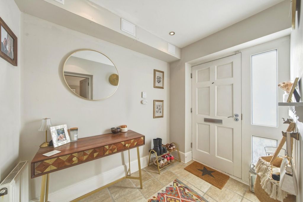 Property photo 2 of 25 Hallway