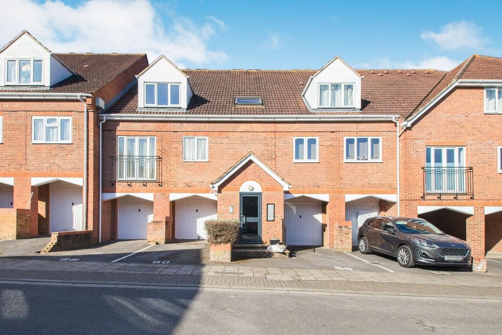 Property photo 1 of 10 External
