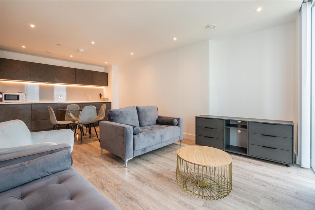 Property photo 3 of 16 P1788673.Jpg