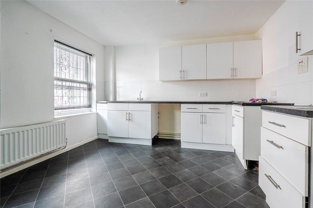 Property photo 3 of 11 Picture No. 10