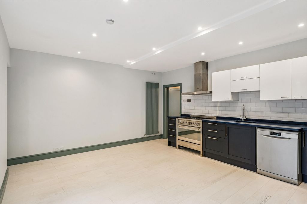 Property photo 3 of 12 Image