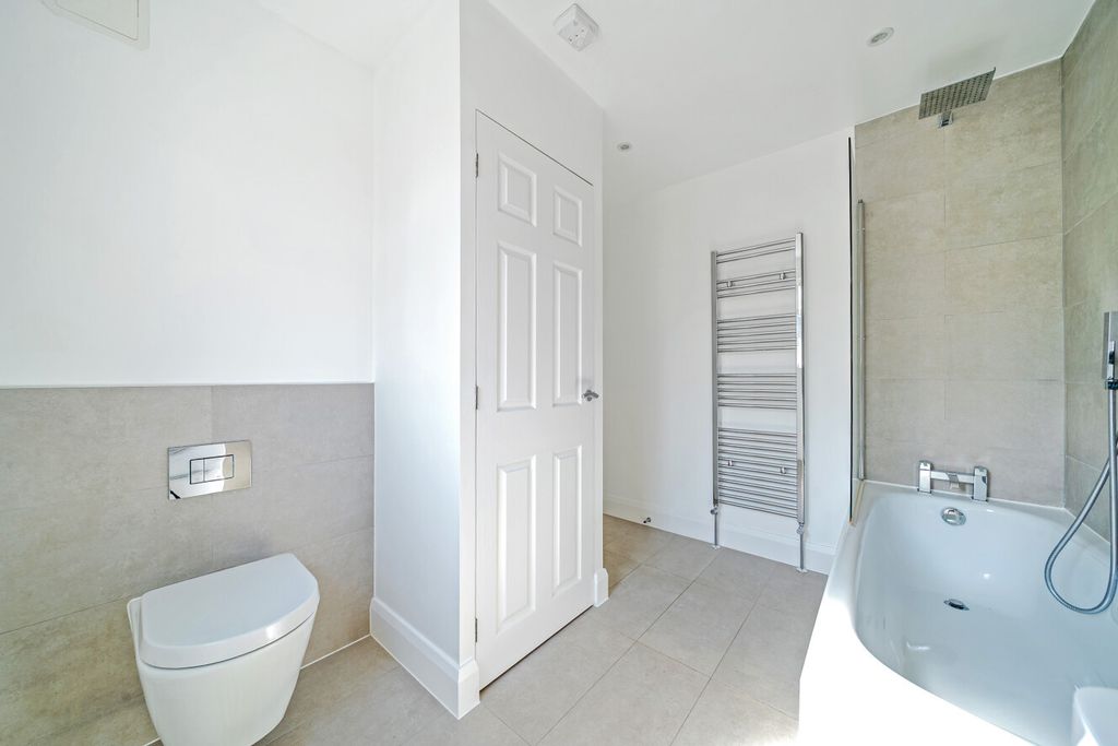 Property photo 3 of 15 1468056-13-6A170B...