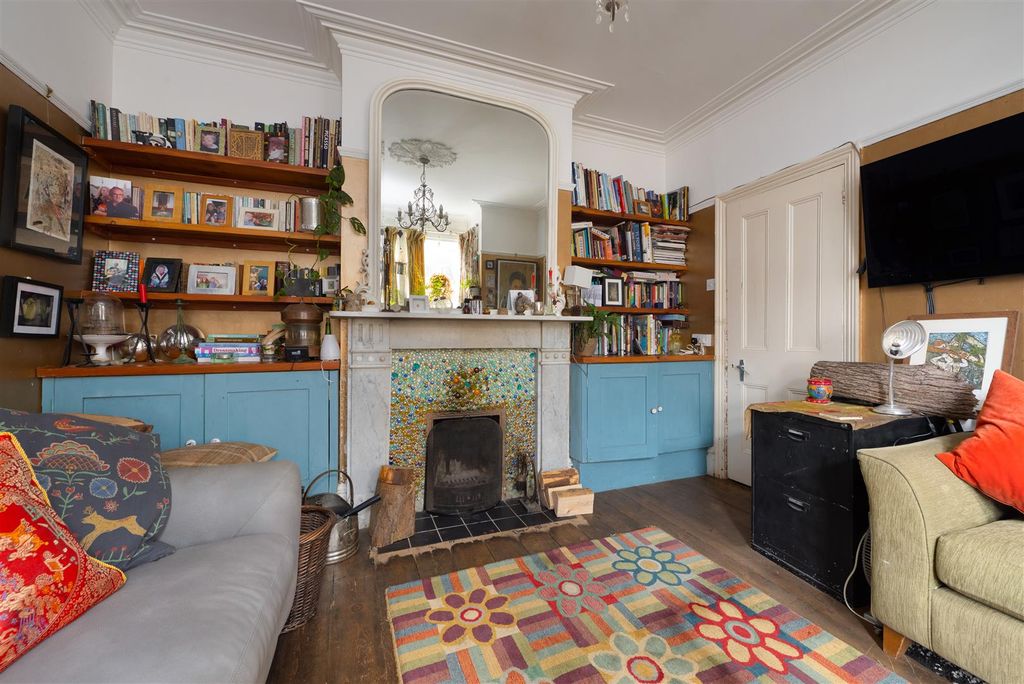 Property photo 3 of 21 Cromwell Road, Whitstable