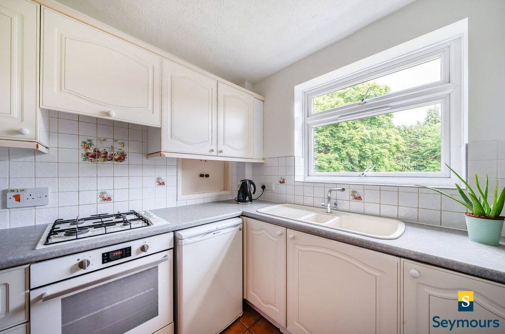Property photo 2 of 18 Kitchen