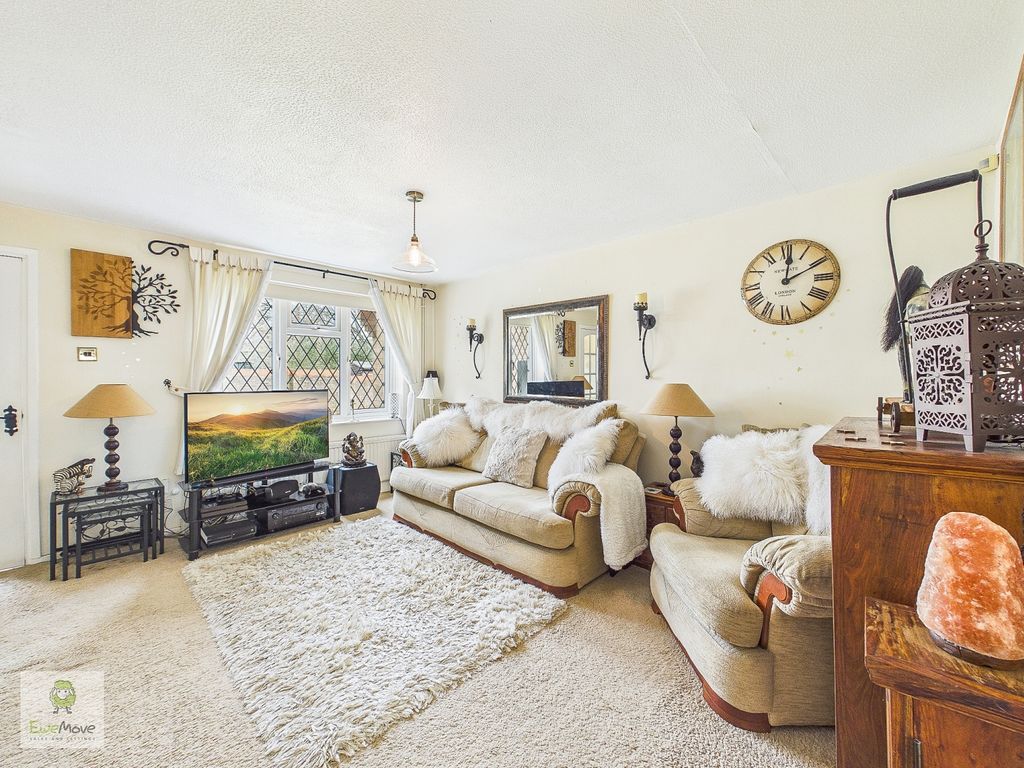 Property photo 2 of 24 Lounge