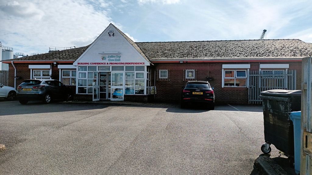 Property photo 1 of 6 Photo 9