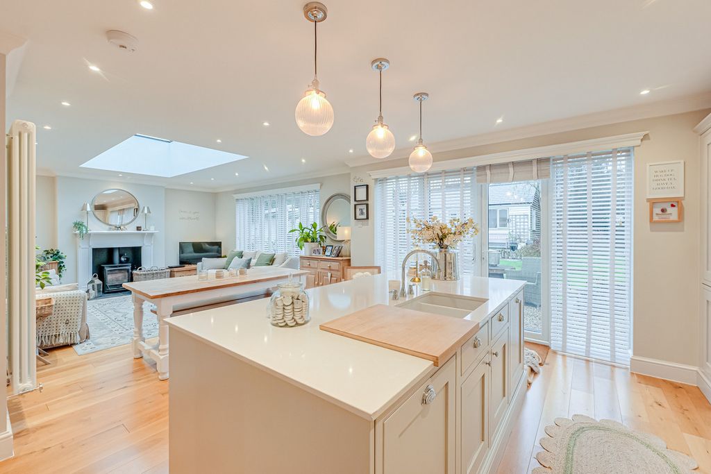 Property photo 2 of 43