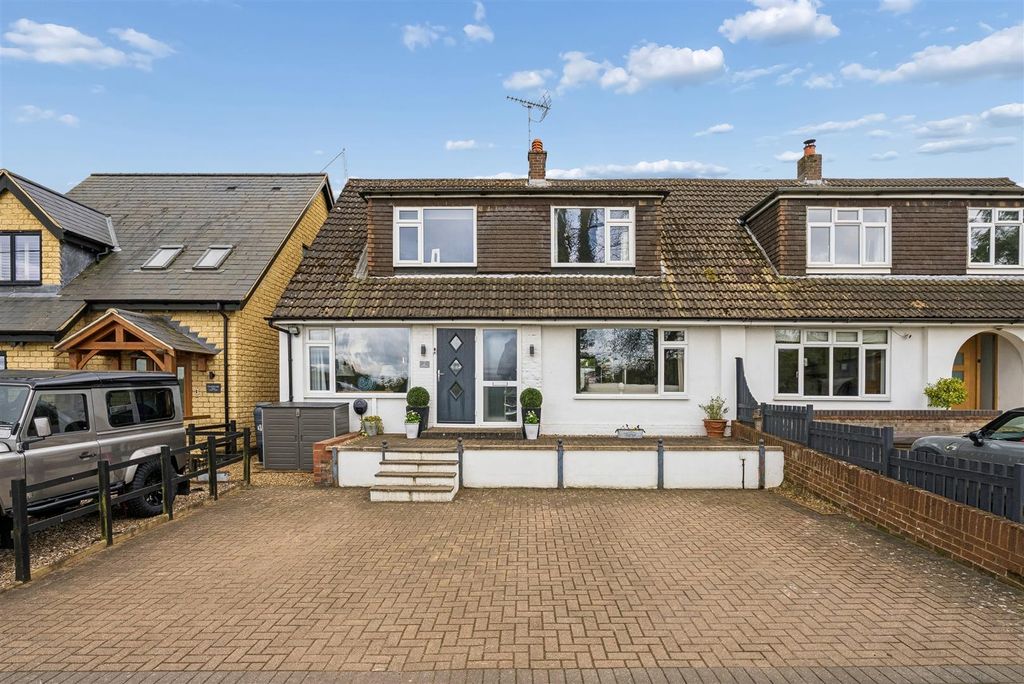 Property photo 1 of 29 Home Farm Lane