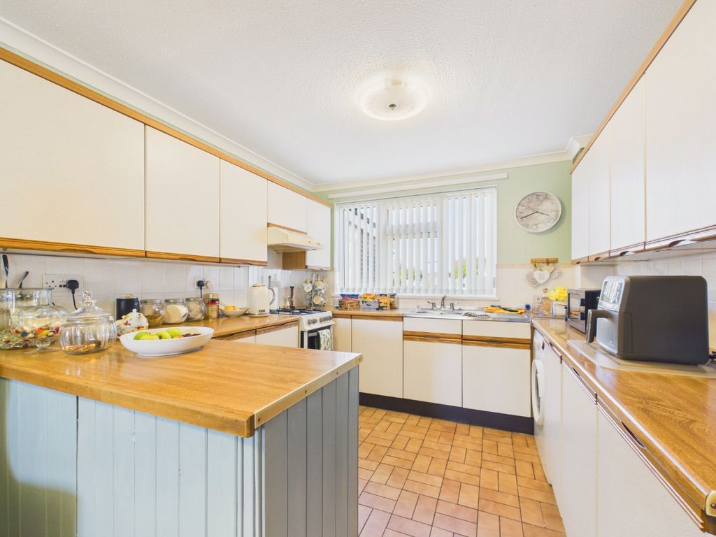 Property photo 2 of 13 5015804