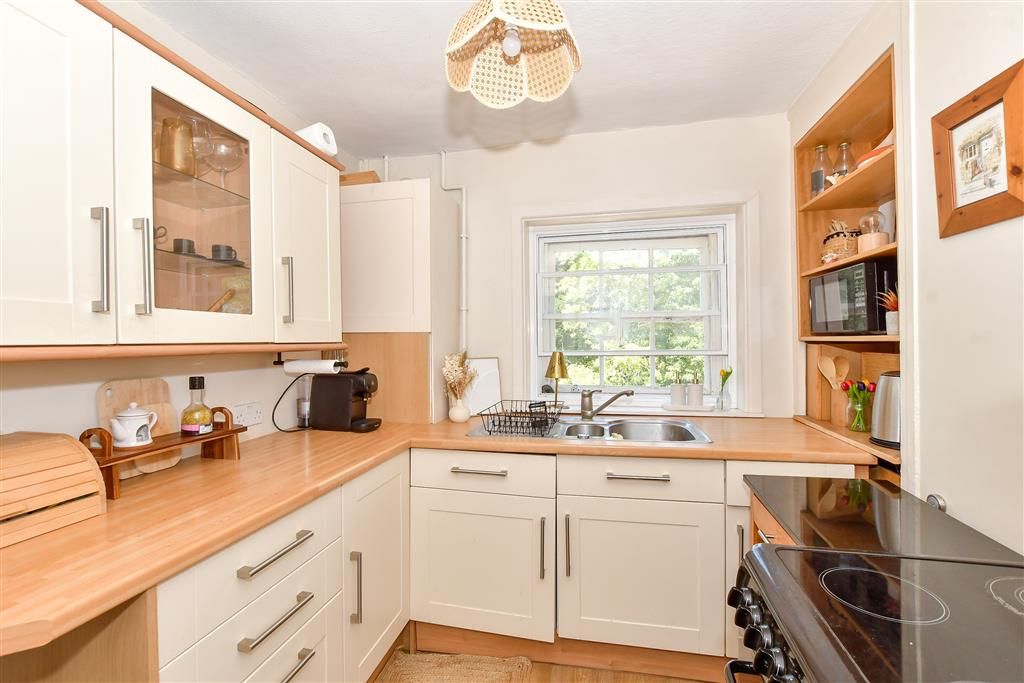 Property photo 3 of 8 Kitchen