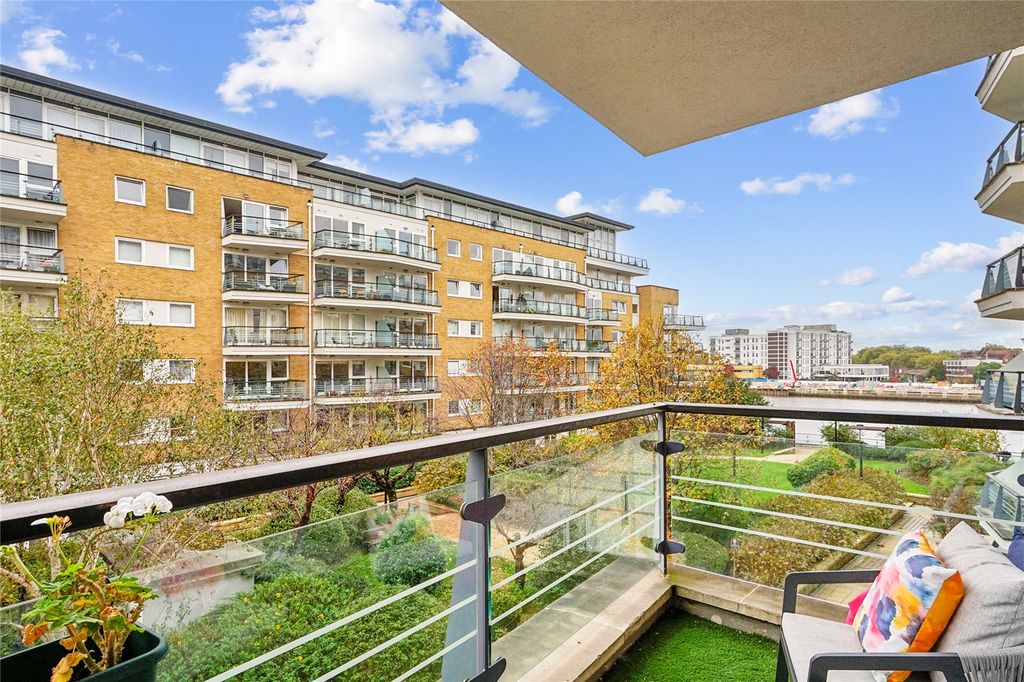 Property photo 1 of 16 Balcony