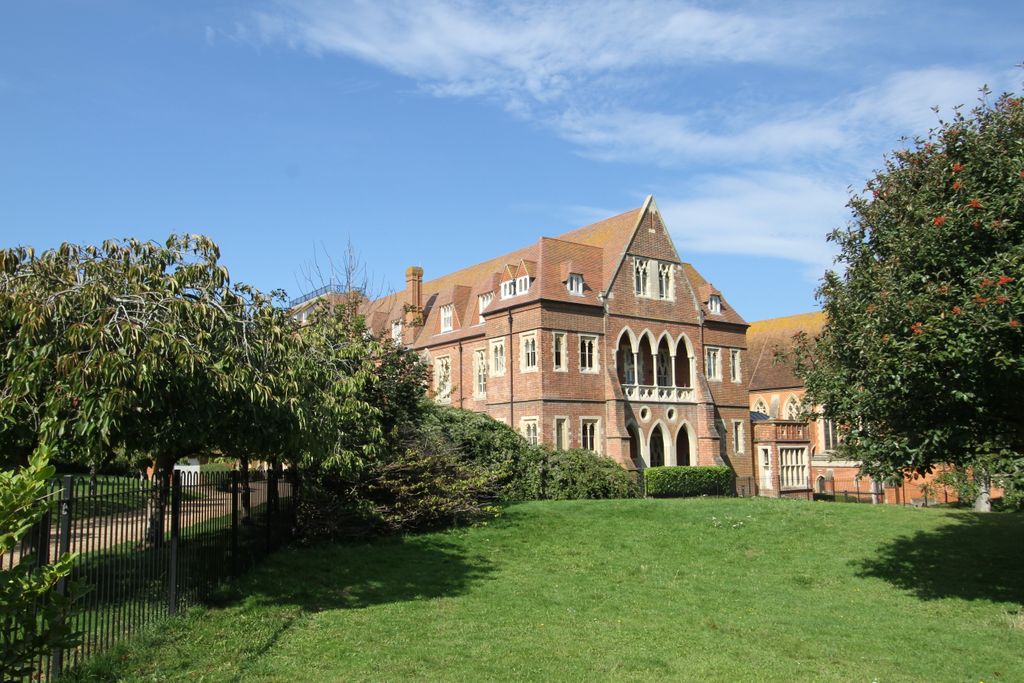 Property photo 1 of 25