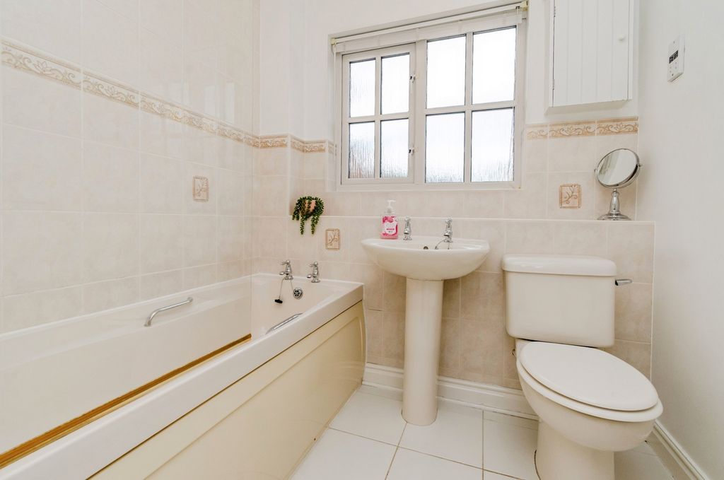 Property photo 3 of 17 Photo