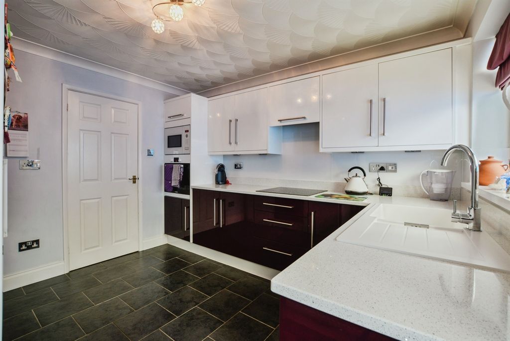 Property photo 2 of 21