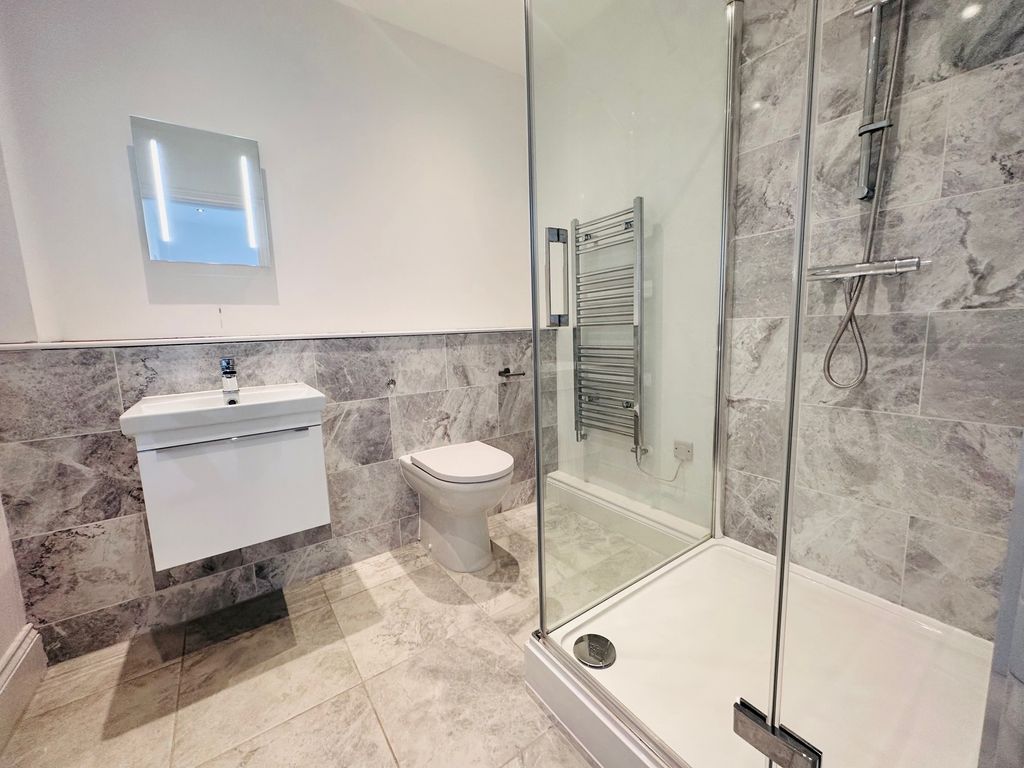 Property photo 3 of 7 Shower Room