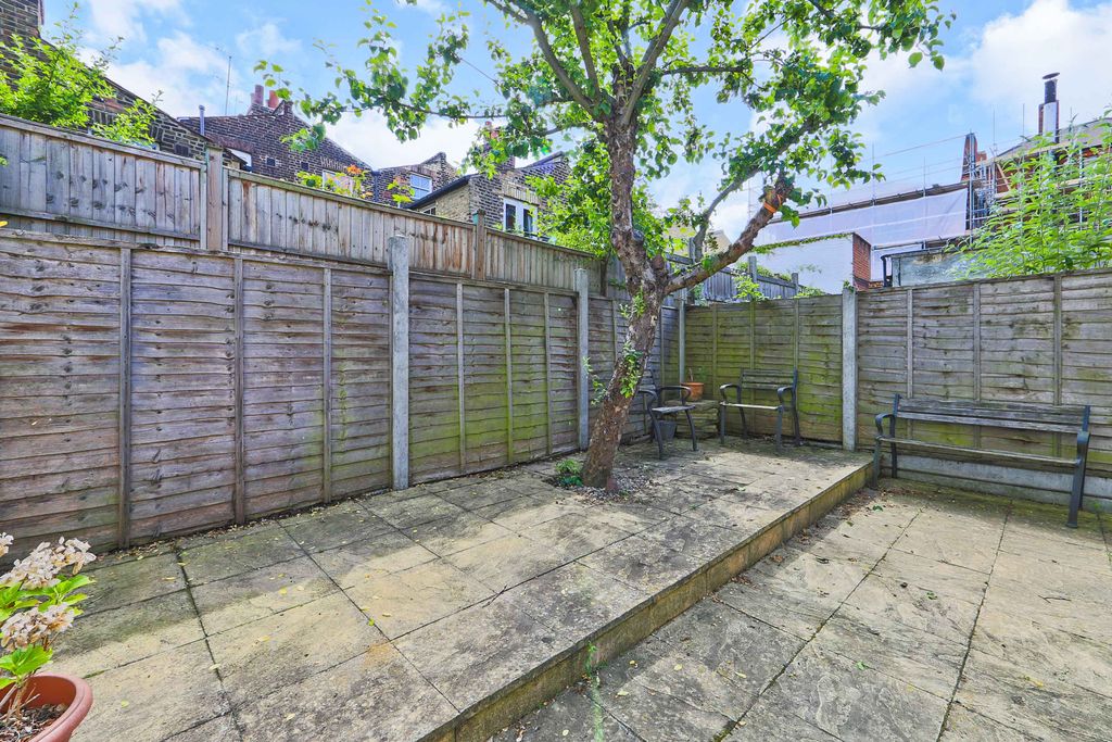 Property photo 3 of 11 Photo 05