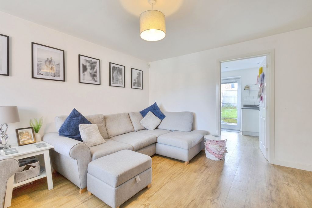 Property photo 2 of 20 Lounge