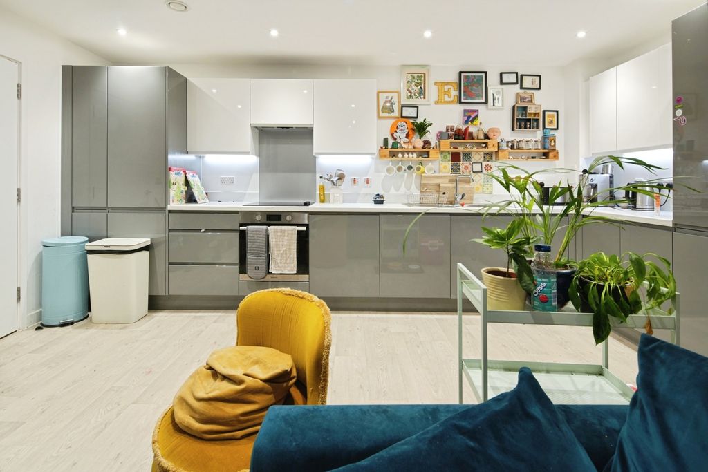 Property photo 3 of 15 Pbox-Img.Jpg