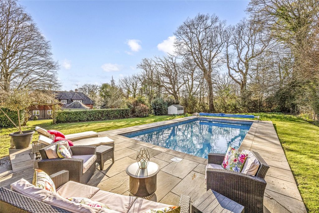 Property photo 3 of 31 Swimming Pool