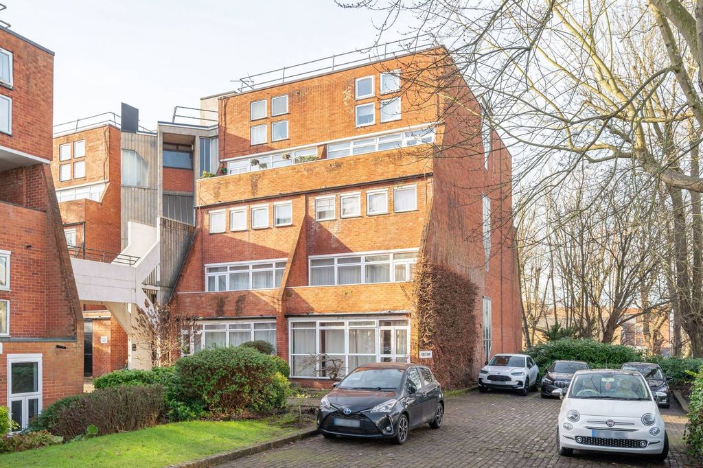 Property photo 2 of 8