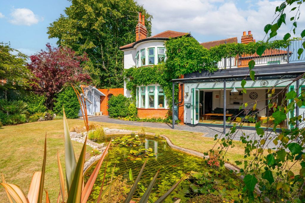 Property photo 1 of 30