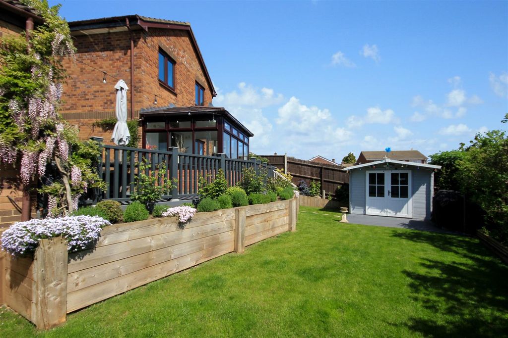 Property photo 3 of 16 Garden 1.Jpg