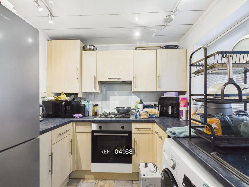 Property photo 3 of 6 Kitchen