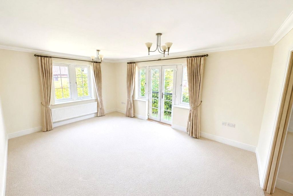 Property photo 2 of 15 Picture No. 19