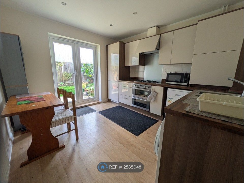 Property photo 3 of 9 Kitchen