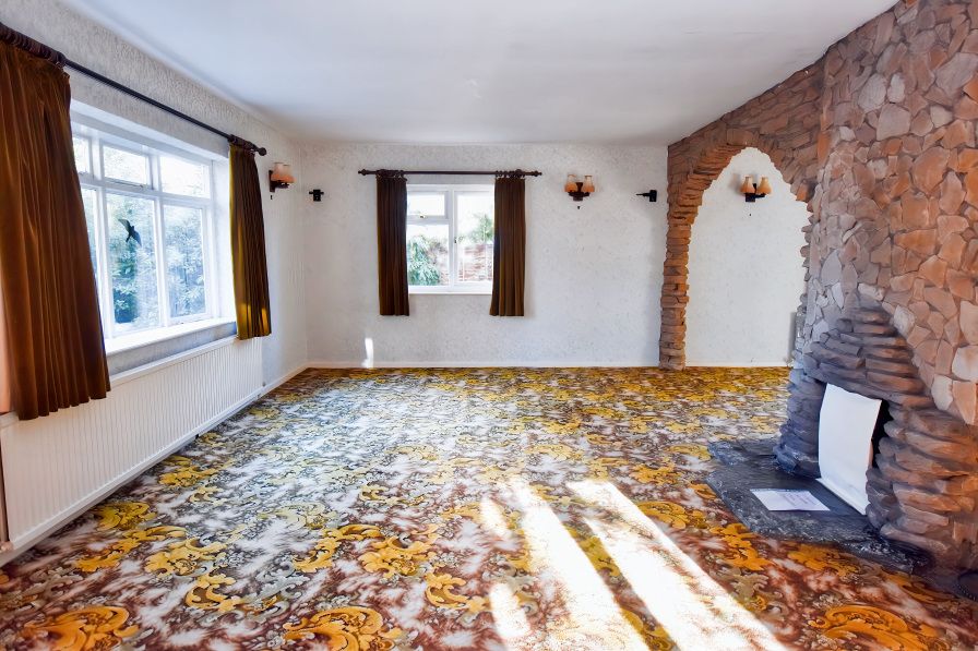 Property photo 3 of 23 Lounge 1