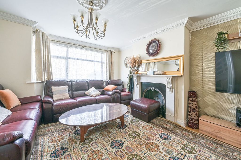 Property photo 2 of 11