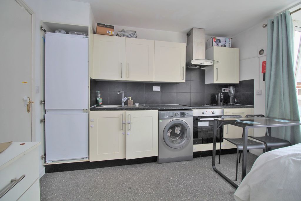 Property photo 2 of 9 10