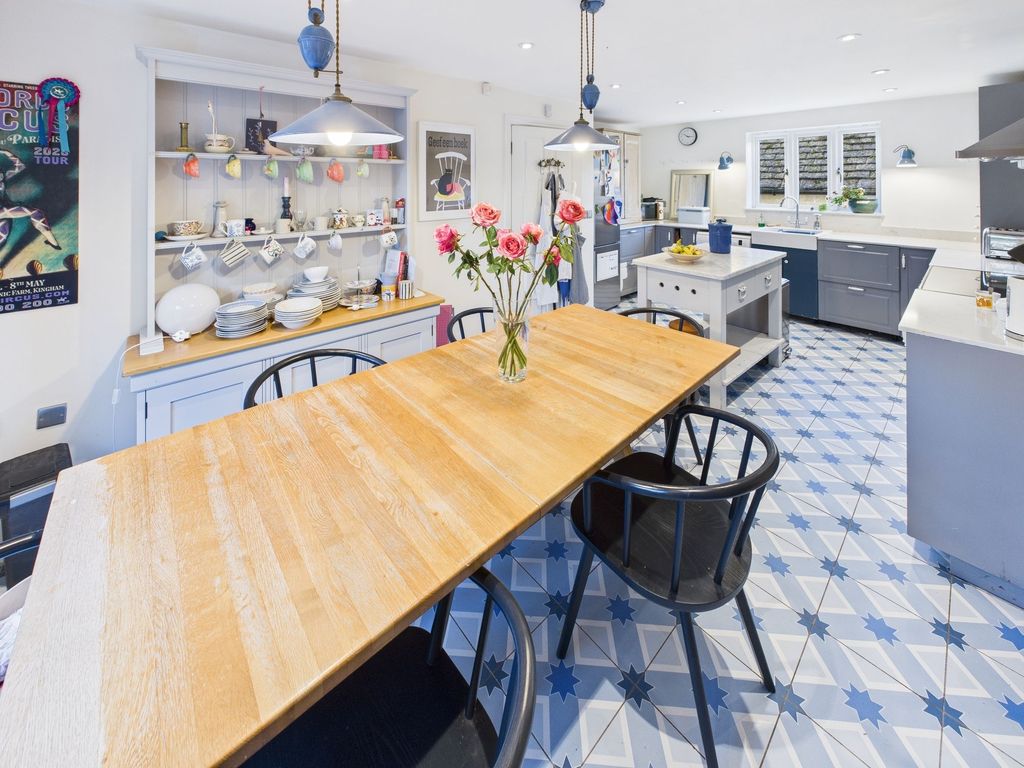 Additional image 5 of 4 bed detached house for saleWychwood Close, Charlbury, Chipping Norton OX7